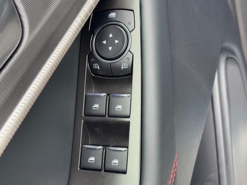 Ford Explorer Vehicle Image 20