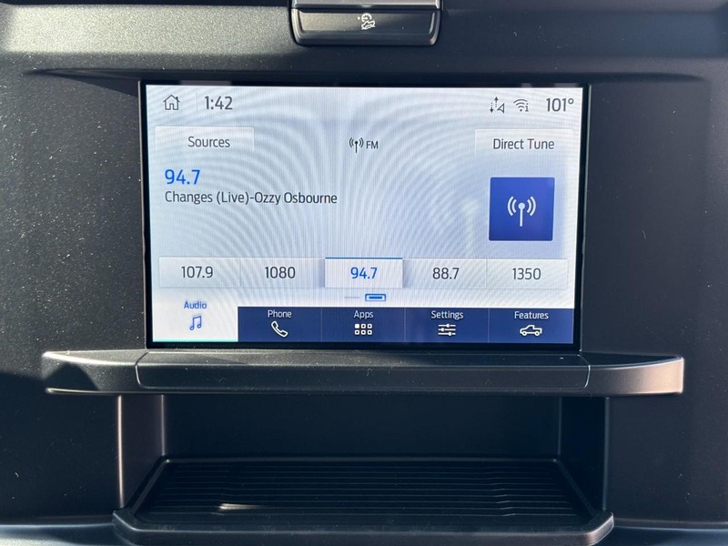 Ford Super Duty F-350 SRW Vehicle Full-screen Gallery Image 8