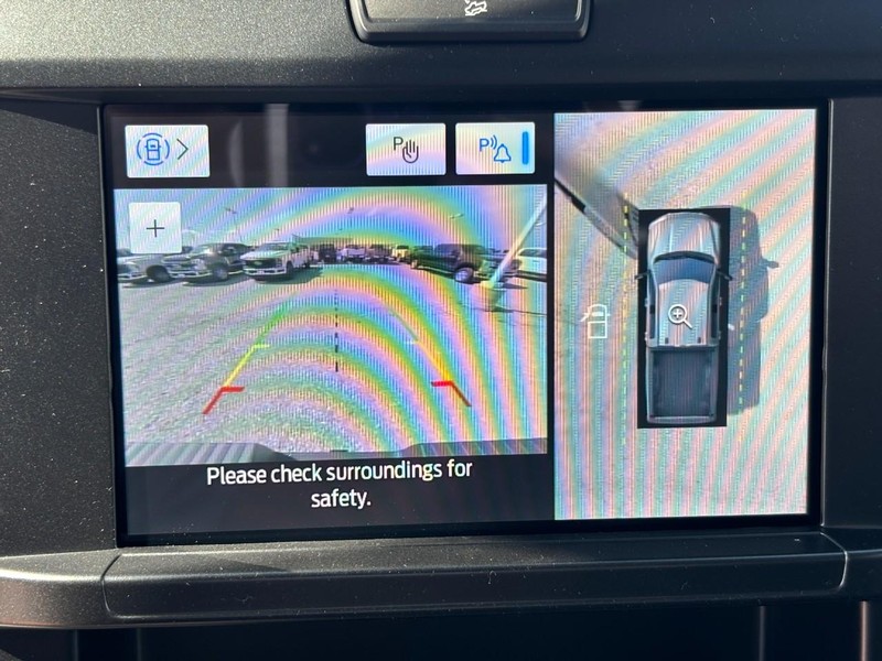 Ford Super Duty F-350 SRW Vehicle Full-screen Gallery Image 16