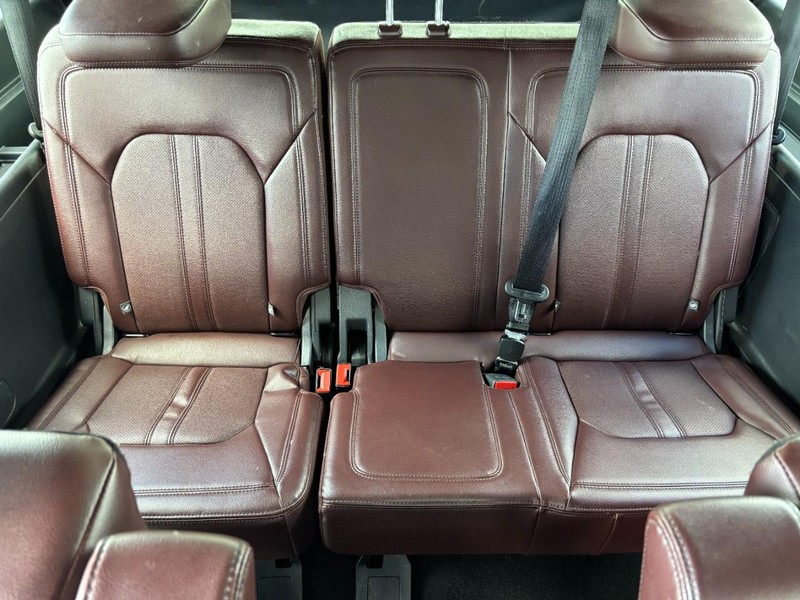 Ford Expedition Max Vehicle Image 11