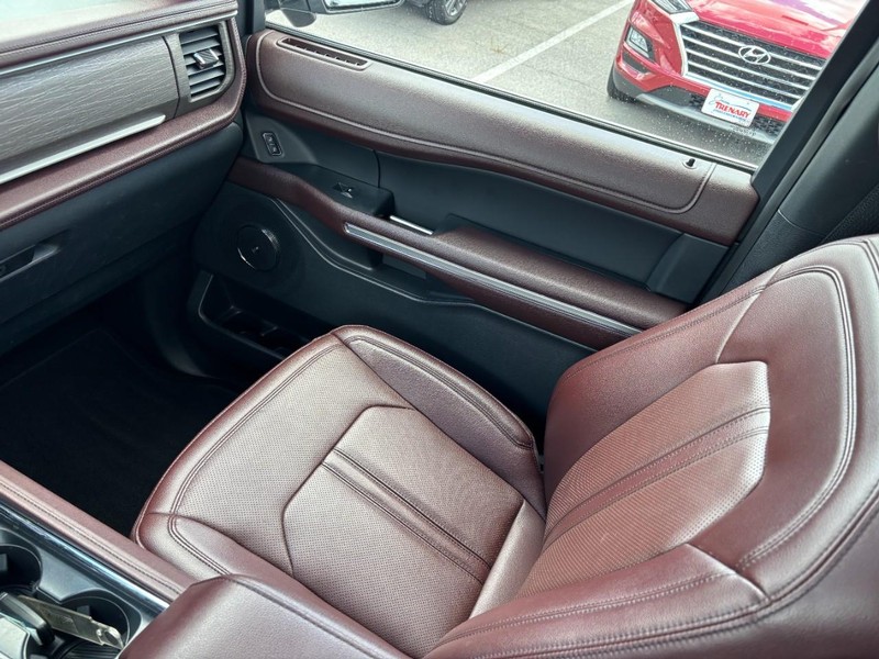 Ford Expedition Max Vehicle Image 15