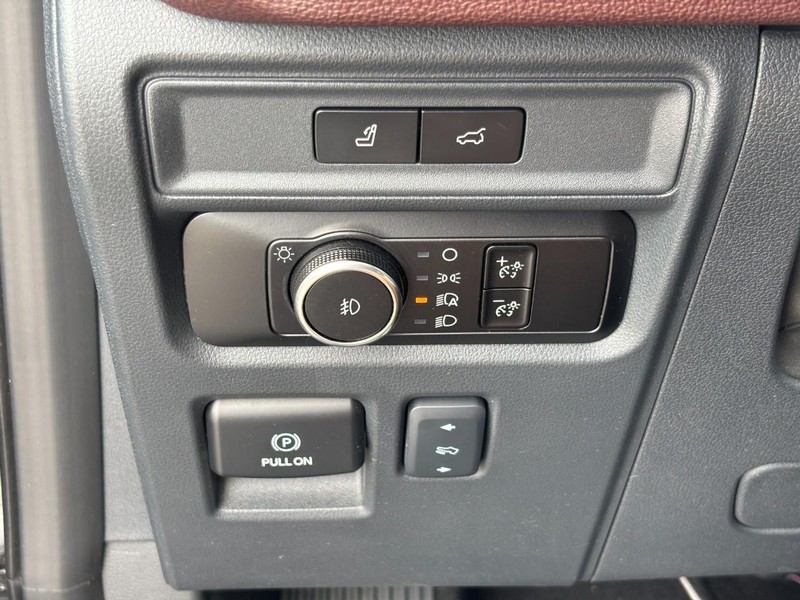 Ford Expedition Max Vehicle Image 16