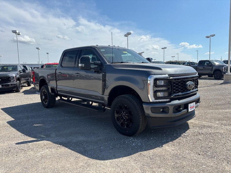 Ford Super Duty F-350 SRW Vehicle Image 02