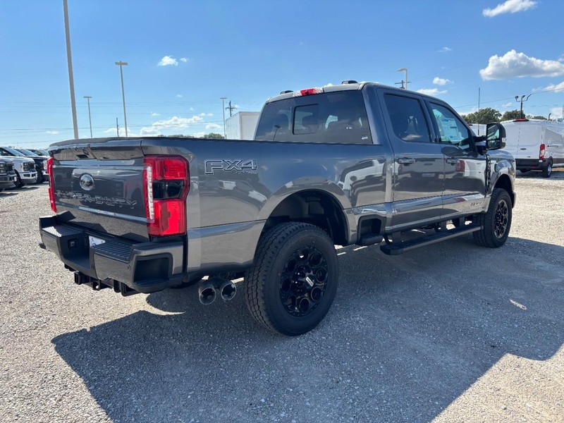 Ford Super Duty F-350 SRW Vehicle Image 03