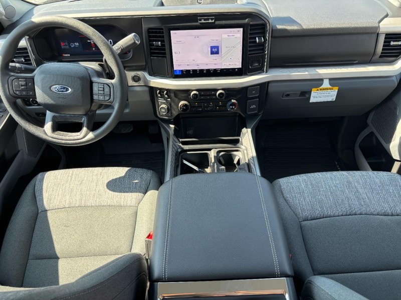 Ford Super Duty F-350 SRW Vehicle Image 06