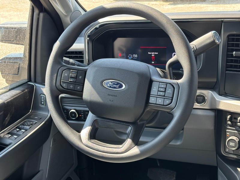 Ford Super Duty F-350 SRW Vehicle Image 07