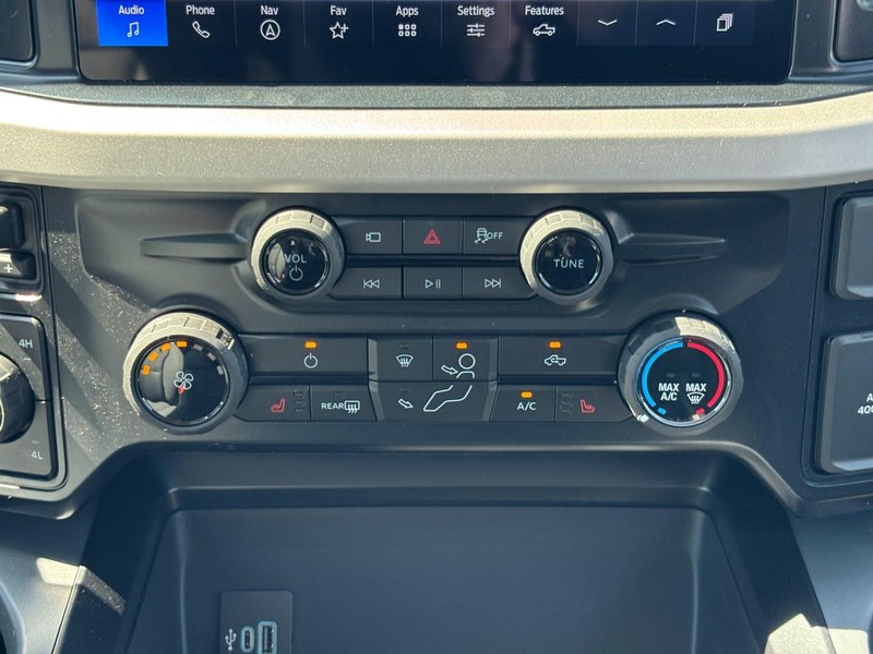 Ford Super Duty F-350 SRW Vehicle Image 09