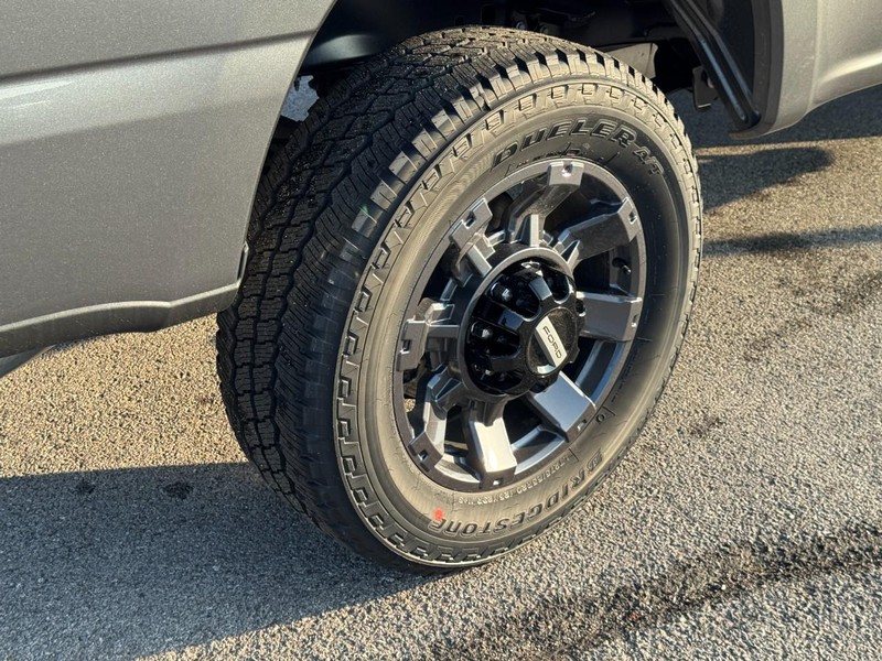 Ford Super Duty F-350 SRW Vehicle Image 05