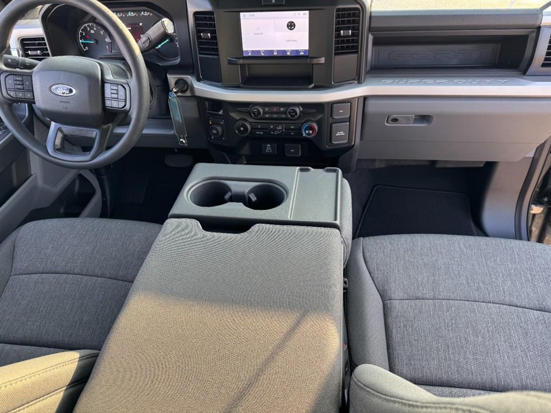 Ford Super Duty F-350 SRW Vehicle Image 07