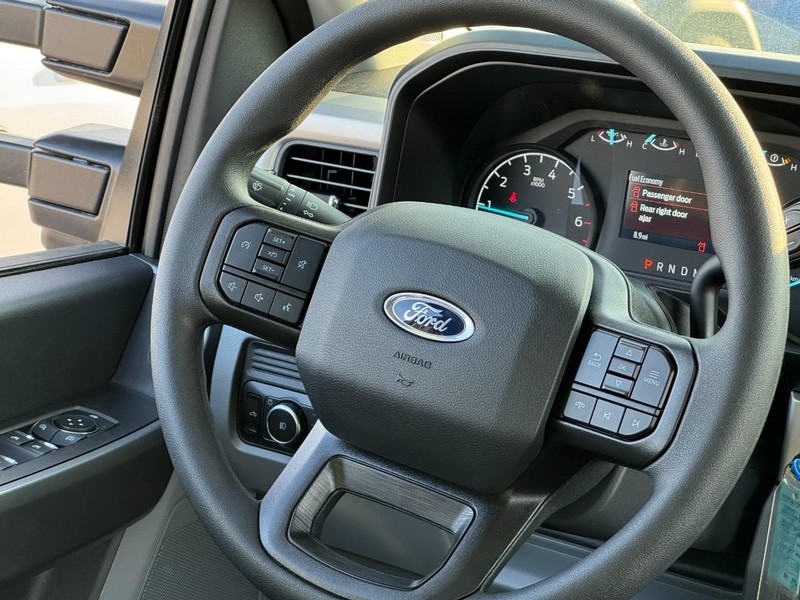 Ford Super Duty F-350 SRW Vehicle Image 08