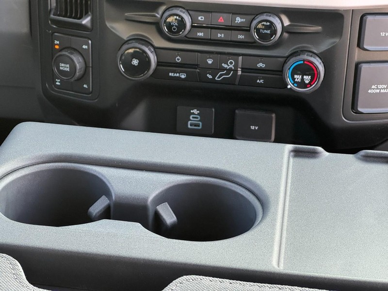 Ford Super Duty F-350 SRW Vehicle Image 10