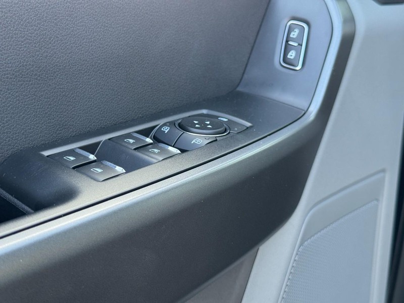 Ford Super Duty F-350 SRW Vehicle Image 12