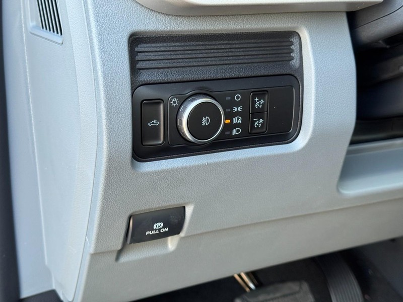 Ford Super Duty F-350 SRW Vehicle Image 13