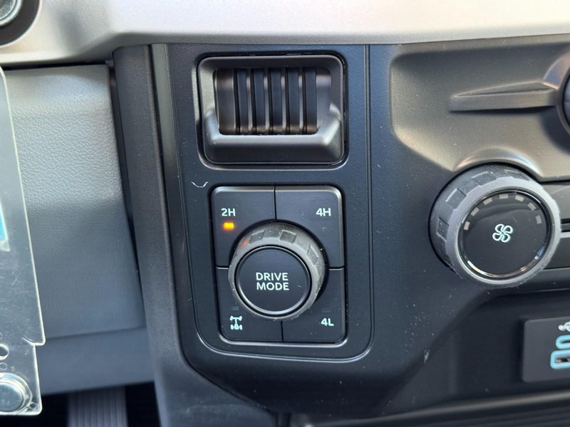 Ford Super Duty F-350 SRW Vehicle Image 16