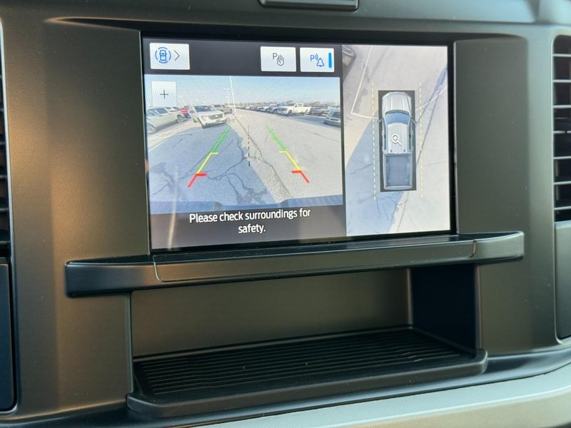 Ford Super Duty F-350 SRW Vehicle Image 18