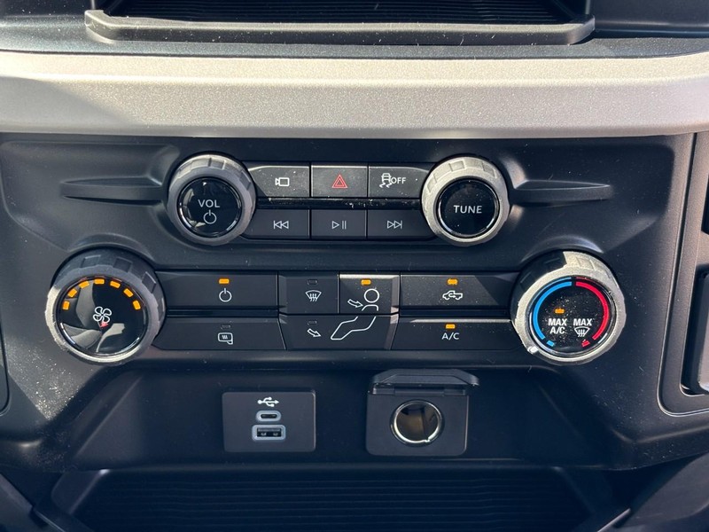 Ford Super Duty F-350 SRW Vehicle Image 09