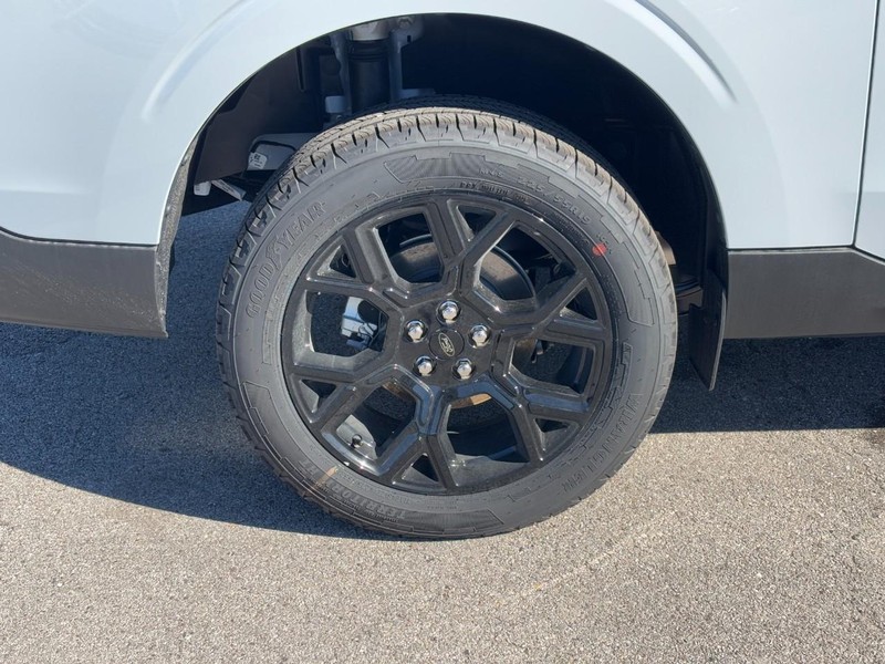 Ford Maverick Vehicle Image 04