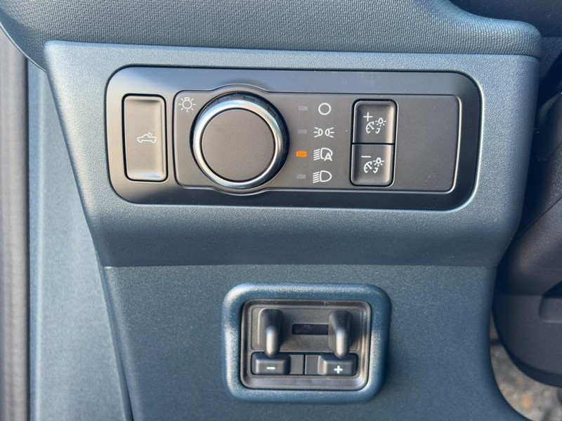 Ford Maverick Vehicle Image 11