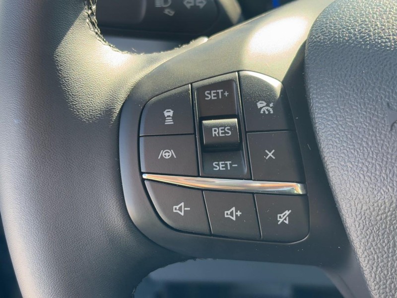 Ford Maverick Vehicle Image 12