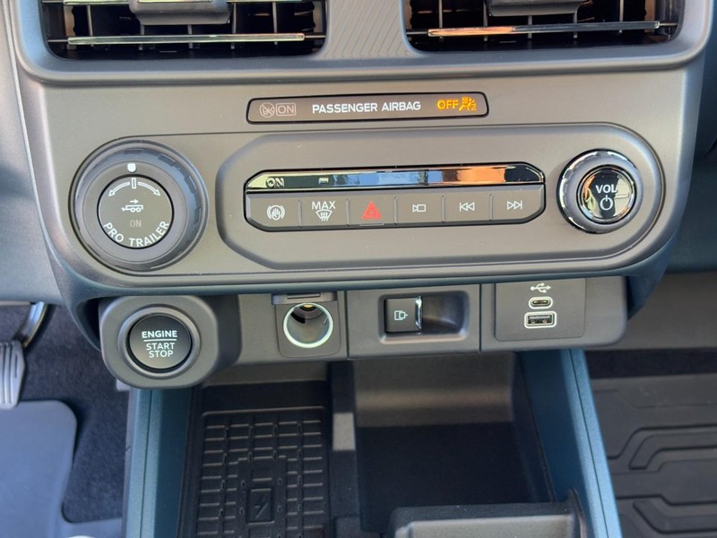 Ford Maverick Vehicle Image 18