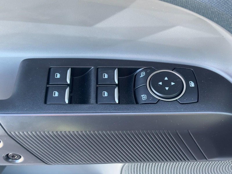 Ford Maverick Vehicle Image 19