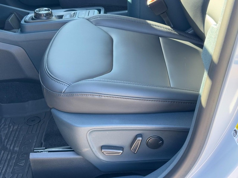 Ford Maverick Vehicle Image 21