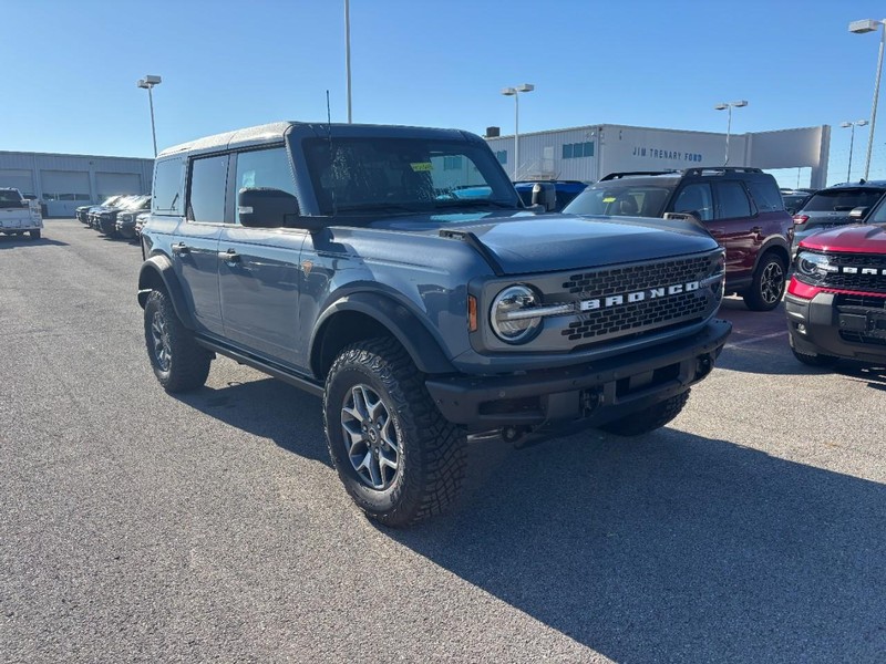 Ford Bronco Vehicle Image 02