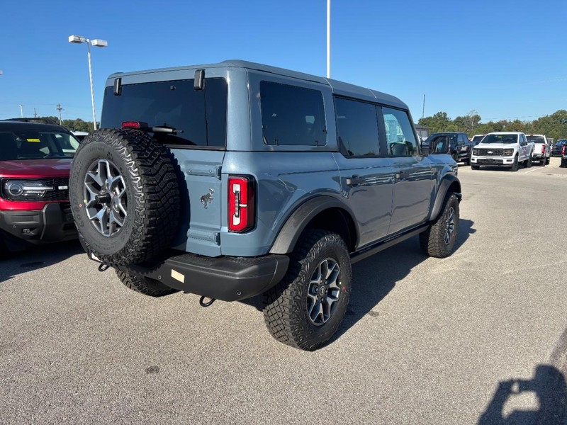 Ford Bronco Vehicle Image 03