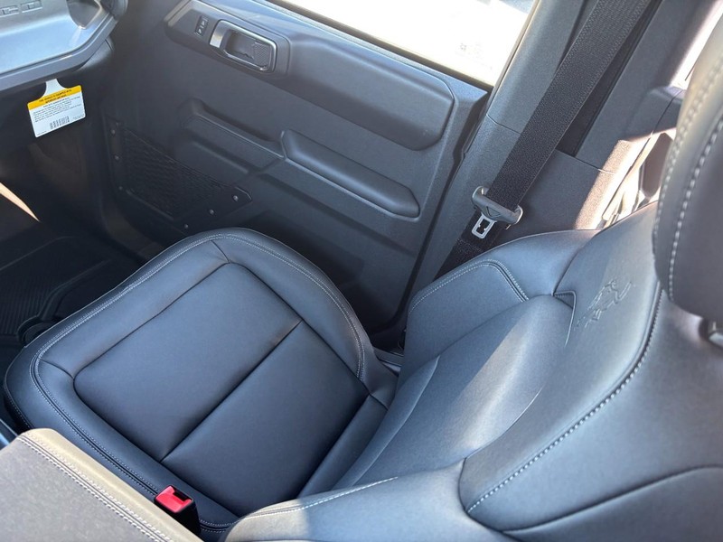 Ford Bronco Vehicle Image 10