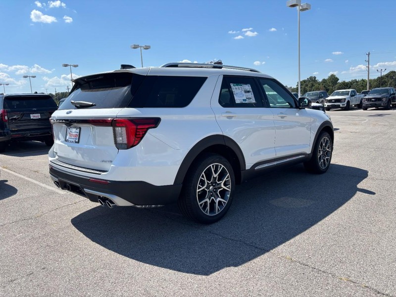 Ford Explorer Vehicle Image 03