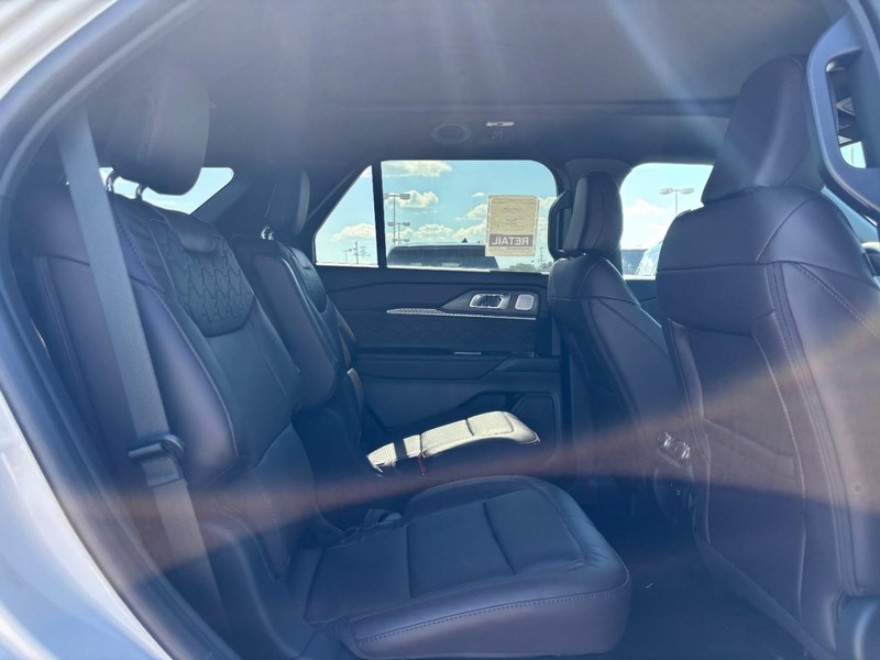 Ford Explorer Vehicle Image 05