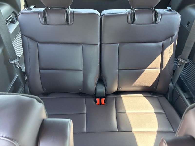 Ford Explorer Vehicle Image 06