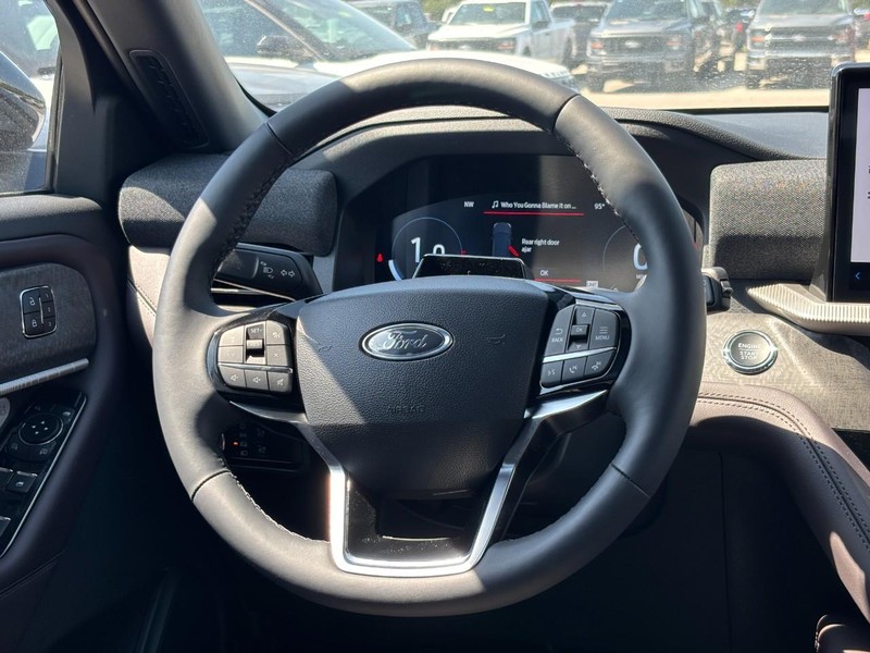 Ford Explorer Vehicle Image 08