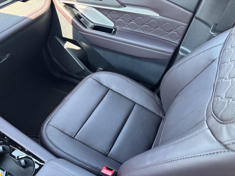 Ford Explorer Vehicle Image 11