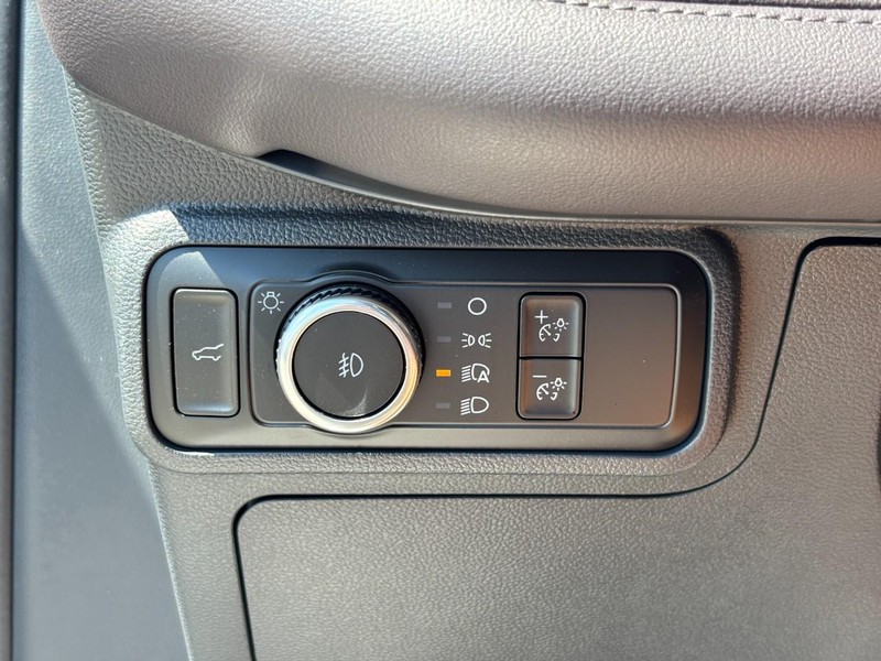 Ford Explorer Vehicle Image 12