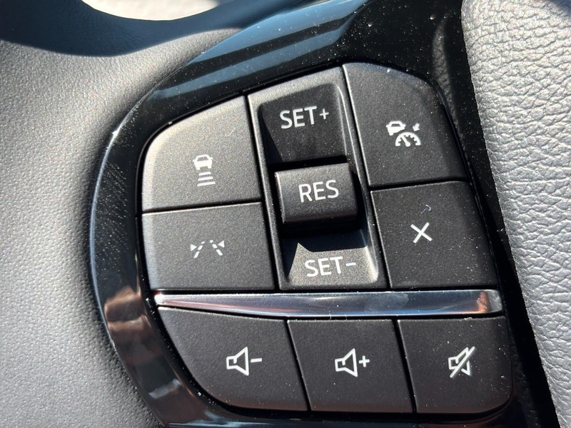 Ford Explorer Vehicle Image 13