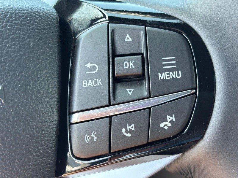 Ford Explorer Vehicle Image 14