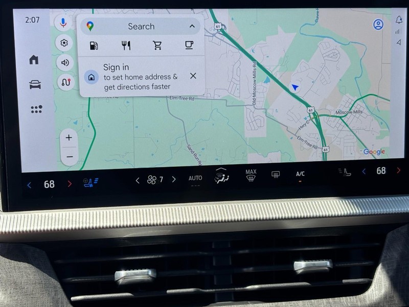Ford Explorer Vehicle Image 18