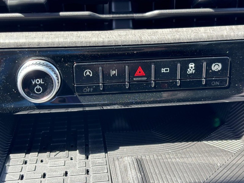 Ford Explorer Vehicle Image 19