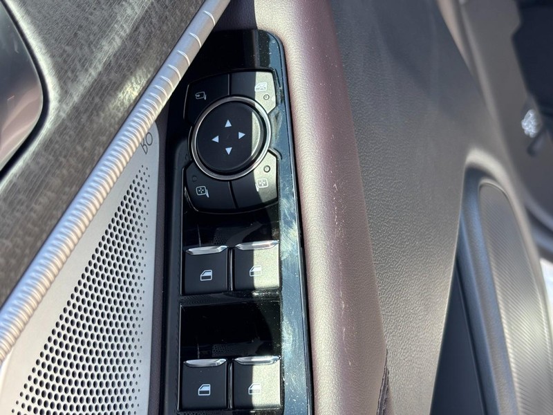 Ford Explorer Vehicle Image 20