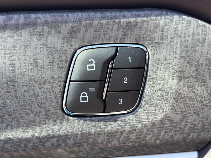 Ford Explorer Vehicle Image 21