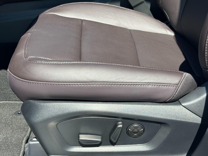 Ford Explorer Vehicle Image 22