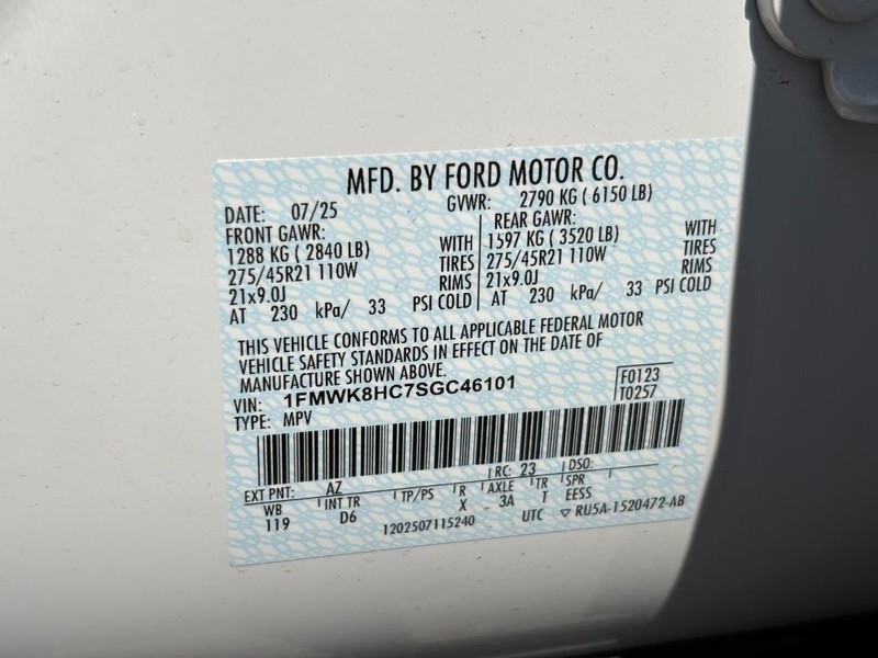 Ford Explorer Vehicle Image 24