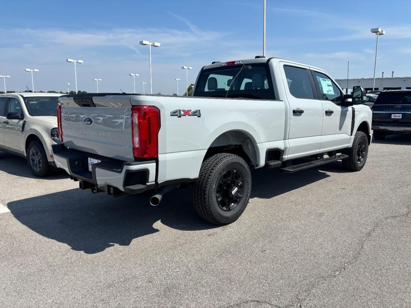 Ford Super Duty F-250 SRW Vehicle Image 03