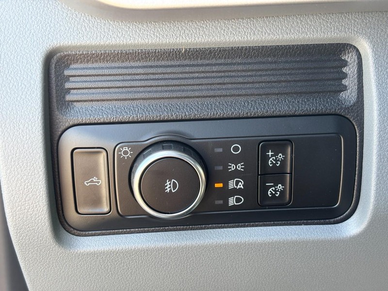 Ford Super Duty F-250 SRW Vehicle Image 10