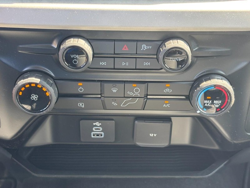 Ford Super Duty F-250 SRW Vehicle Image 16