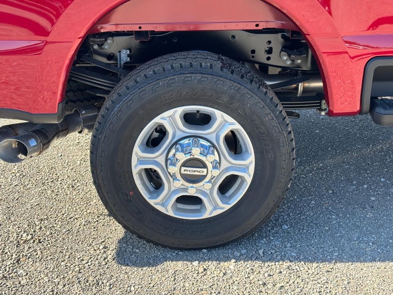 Ford Super Duty F-350 SRW Vehicle Image 04