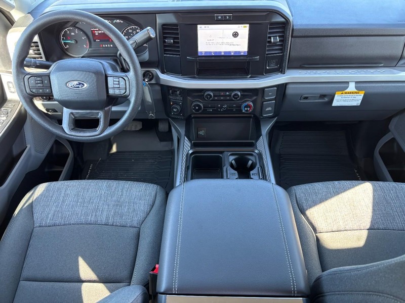 Ford Super Duty F-350 SRW Vehicle Image 06