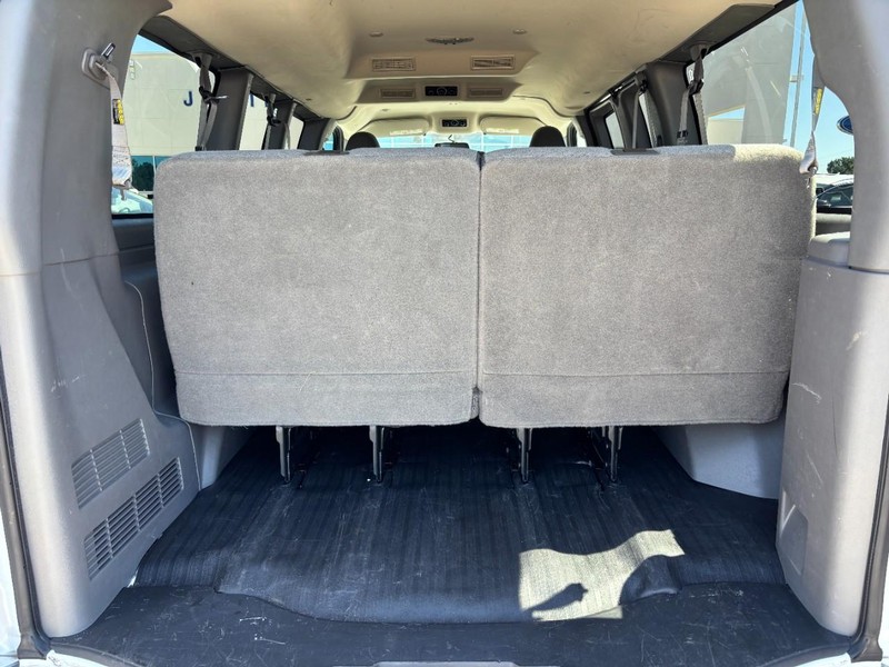 Chevrolet Express Passenger Vehicle Image 04