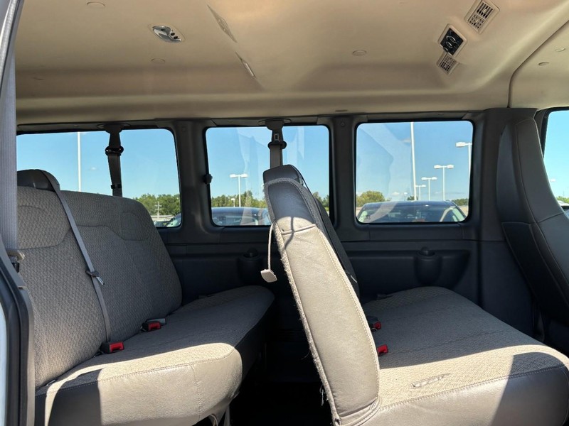 Chevrolet Express Passenger Vehicle Image 09